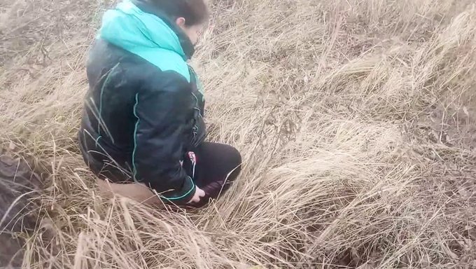 Une Ukrainienne Se Fait Trempée De Pipi Après Une Séance De Pisse En Plein Air