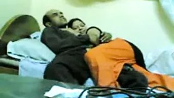 Couple Hin...