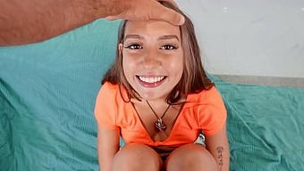Petite Et ...