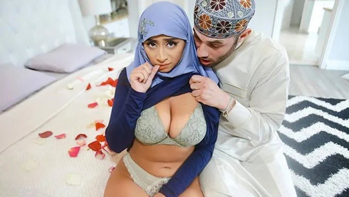 Une Musulmane Timide Avec De Gros Seins Naturels Se Fait Baiser Hardcore