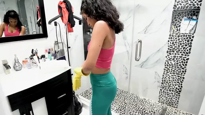 Regardez Angela White Prendre Une Baise Faciale Et Recevoir Une Éjaculation Dans Cette Compilation