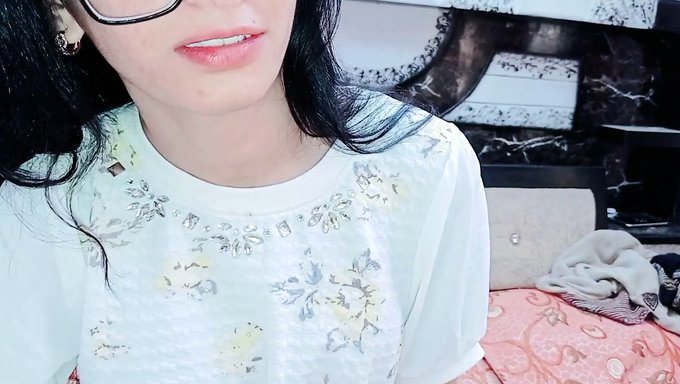 Le Demi-Frère Trompe Avec Sa Grande Belle-Sœur Dans Une Vidéo De Sexe Complète