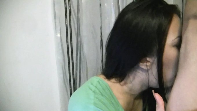 La Partie Préférée De Laura Est D'Avoir Des Relations Sexuelles Couvertes De Sperme