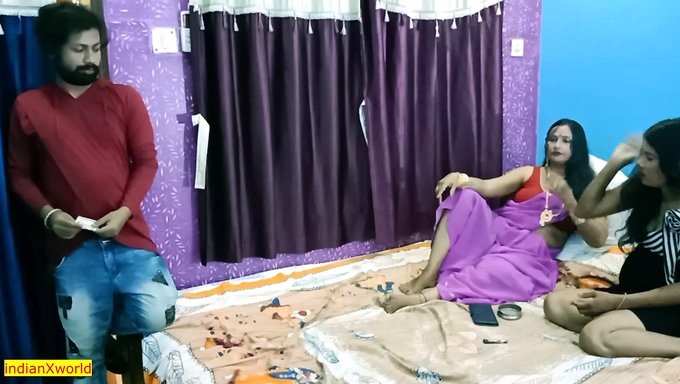 Premier Trio D'Une Indienne Avec Une Grosse Bite Et Une Bite Dure