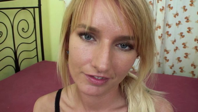 Vidéo Hd D'Une Femme Allemande Se Faisant Lécher La Chatte Et Manger
