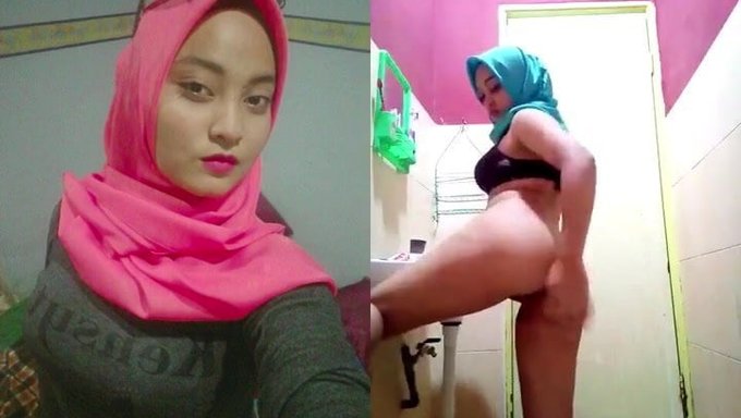 Hommes Malais Âgés Dans Une Expérience Dorée
