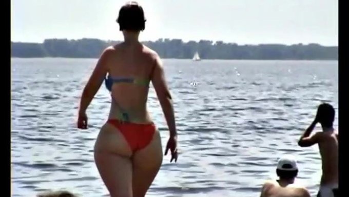 Milf Américaine À Gros Cul Et Seins