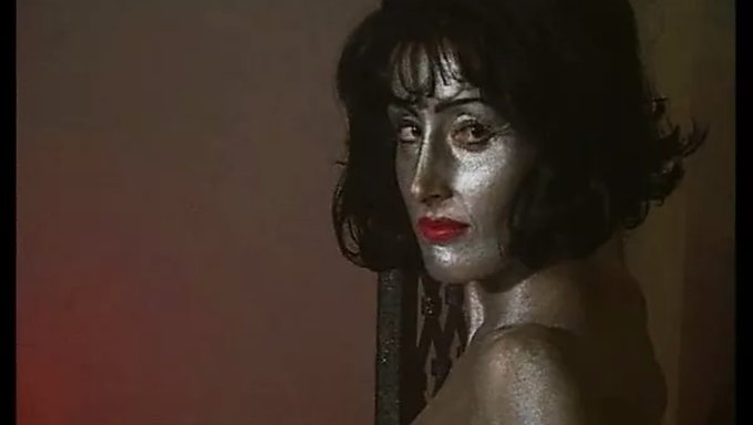 Masturbation Et Jeu Anal Avec Une Brune