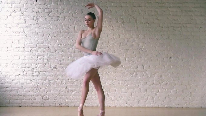 La Performance Érotique De La Ballerine Française