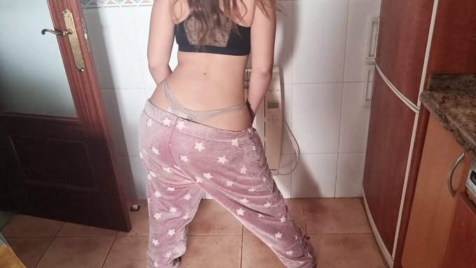 Profitez-Vous D'Une Voluptueuse Latina Avec Un Gros Cul ?