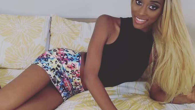 Une Fille De 18 Ans Expérimente Son Tout Premier Sexe Anal