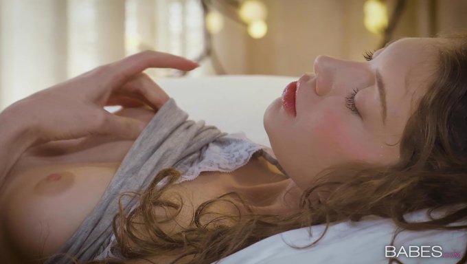Baise Au Lit Avec Une Jolie Européenne