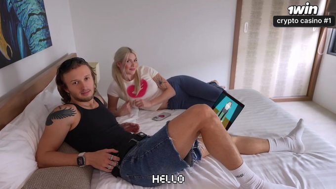 Une Blonde Bien Roulée Trompe Son Mec En Mode Pov.