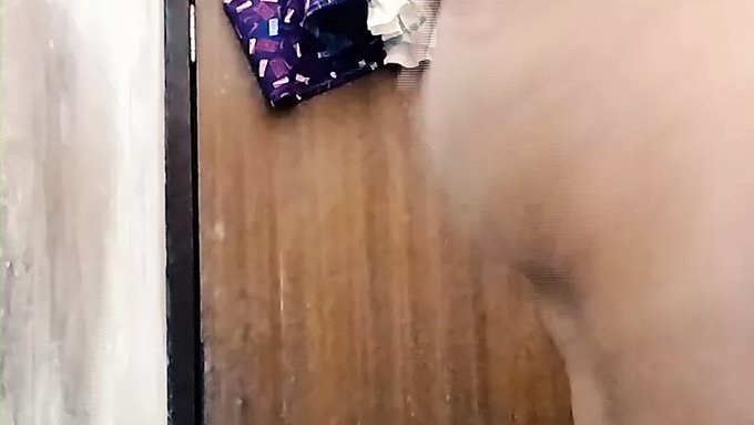 Une Ado Indienne Sensuelle Se Masturbe Dans Une Vidéo Maison