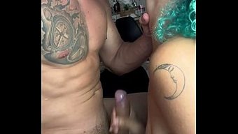 Une Gameuse Bien Roulée Suce Et S’empale Sur La Bite De Son Voisin, P3.