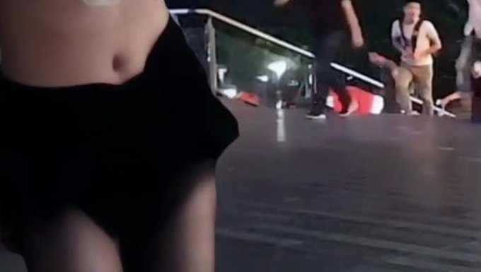 Exposée: Une Chinoise Prise En Public