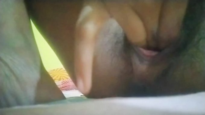 Session De Masturbation Solo D'Une Teen Indienne