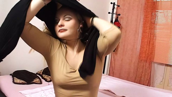 Une Étudiante Allemande Reçoit Un Casting Et Un Massage Pour Sa Chatte