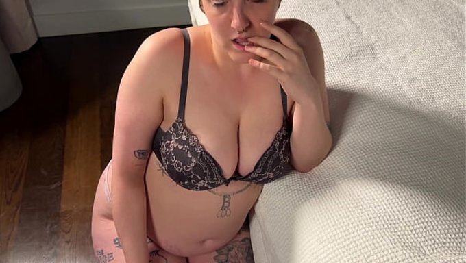 La Belle-Sœur Bien Roulée A Besoin D’un Mec Pour Son Projet, Avec Des Gros Seins Bien Bandants.