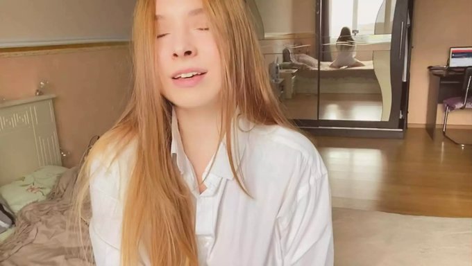 Une Superbe Nana Se Fait Plaisir Jusqu'À L'Orgasme Dans Une Vidéo Solo
