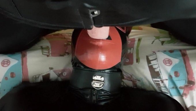 Une Salope Écossaise Se Fait Baiser La Gorge Dans Une Session Bdsm