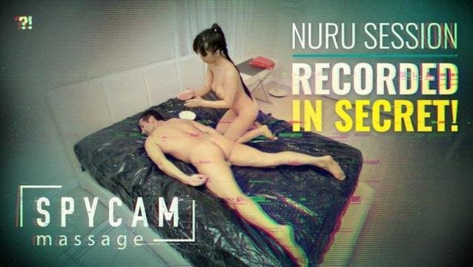 Une Asiatique Se Salit Dans Une Vidéo De Caméra Cachée