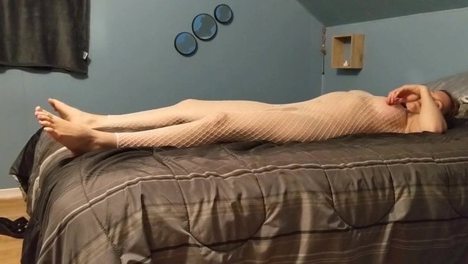 Première Vidéo D'Un Couple: La Chatte Serrée D'Une Blonde Se Fait Baiser