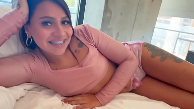 Fantasme Maison : Une Belle-Sœur Latina S’occupe D’une Pipe Pov, Se Fait Prendre En Levrette Et Finit Par Gicler Partout.