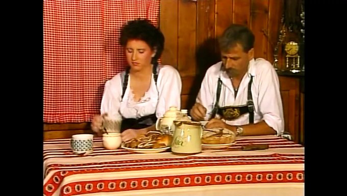 Pipe Et Éjaculation Allemandes Vintages Avec Un Heidi Poilu
